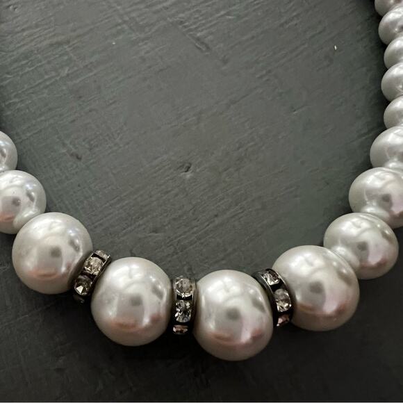 Faux Pearl Beaded Necklace - Picture 5 of 6